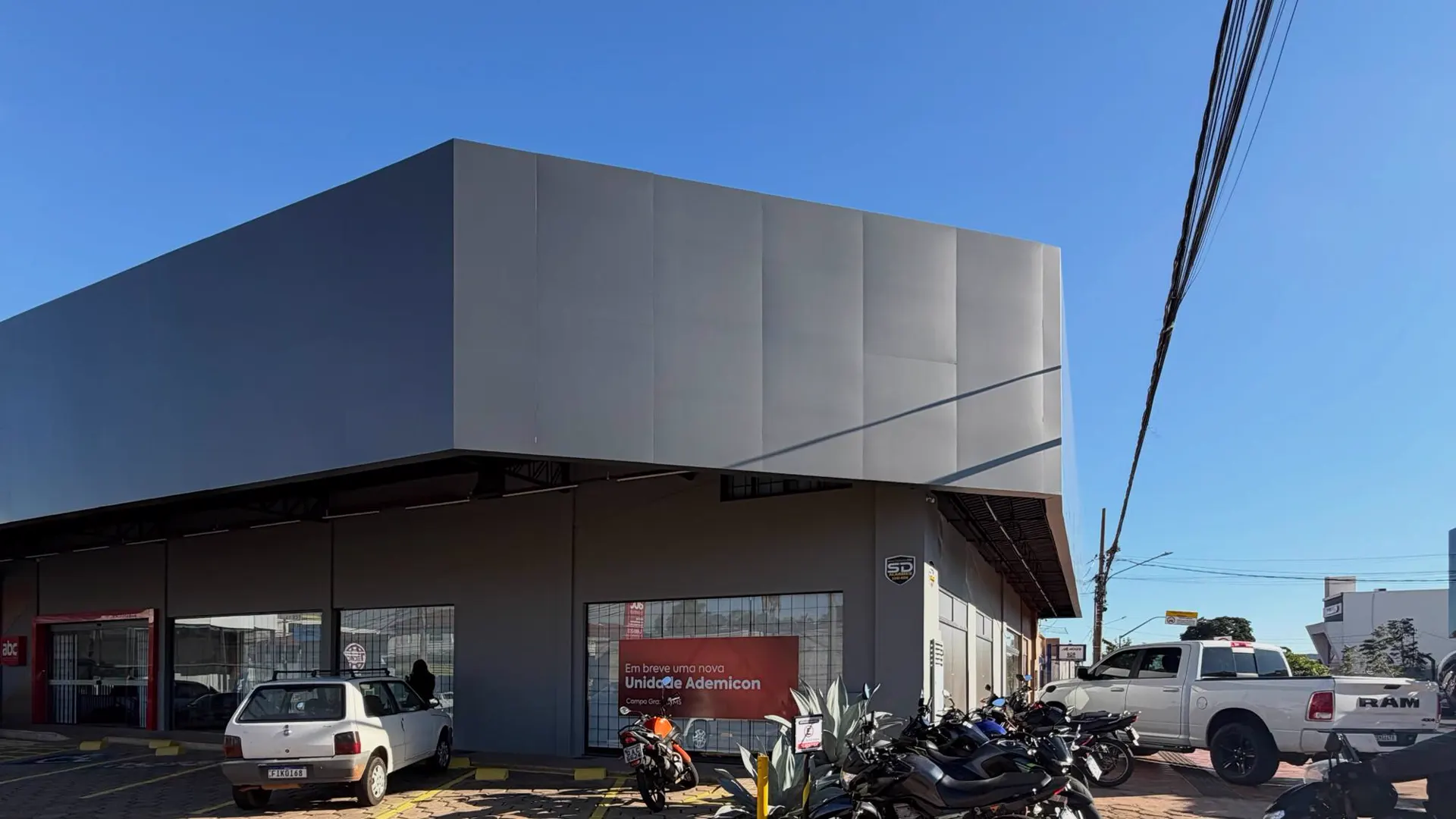 Fachada de centro comercial